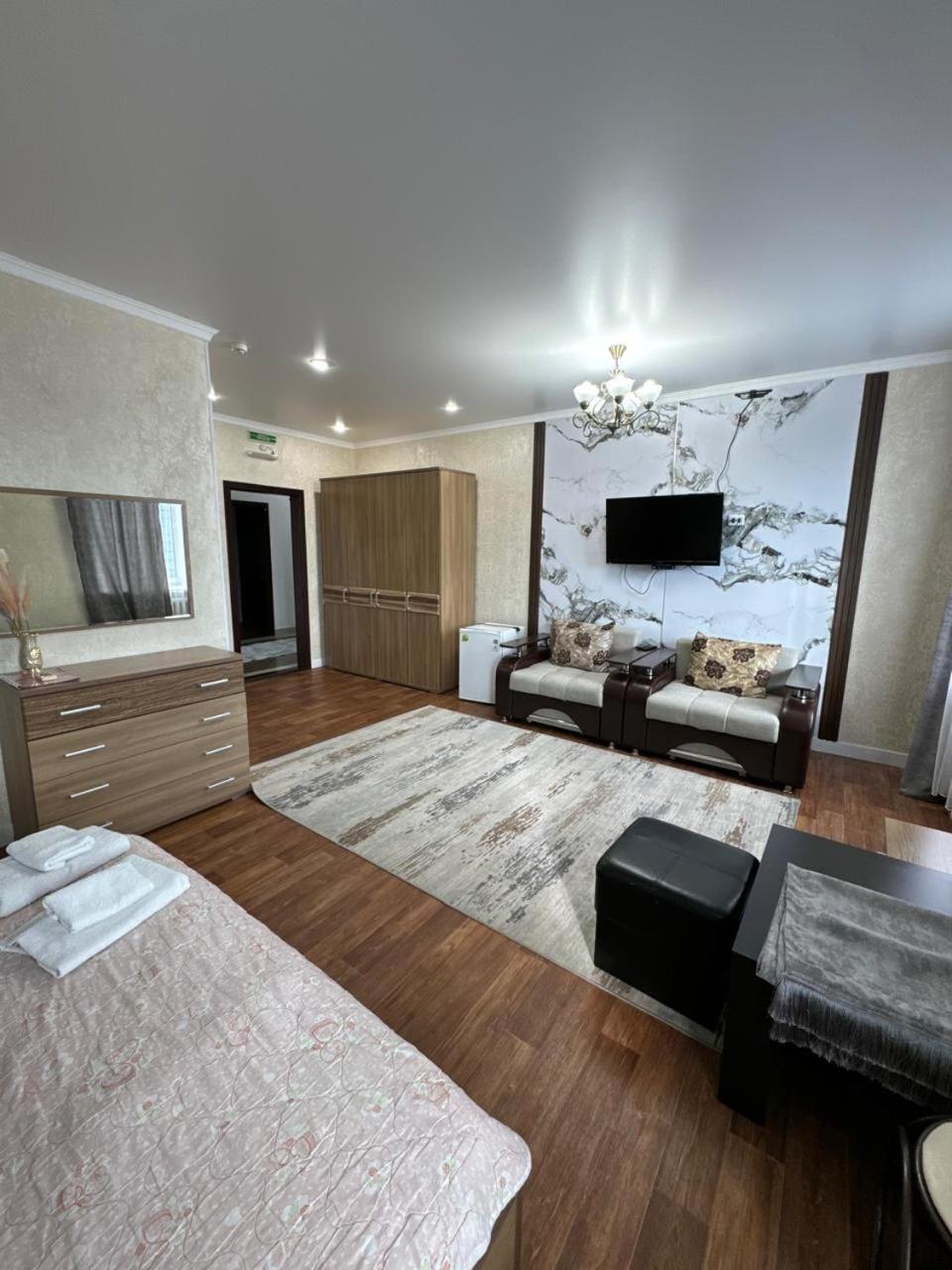 The Grand Hotel 세메이 외부 사진